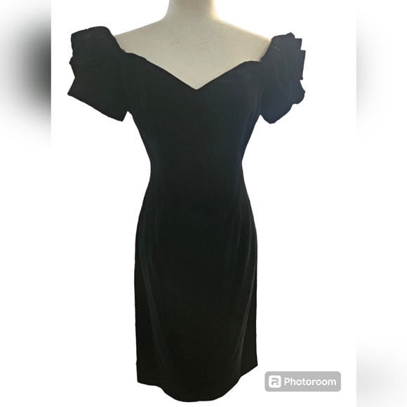 Vintage En Francais by Huey Waltzer Black Velvet Dress - Picture 2 of 7
